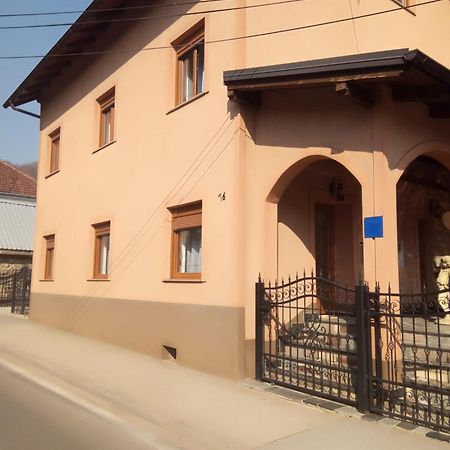 Studio Apartman Kika Otocac Exterior photo
