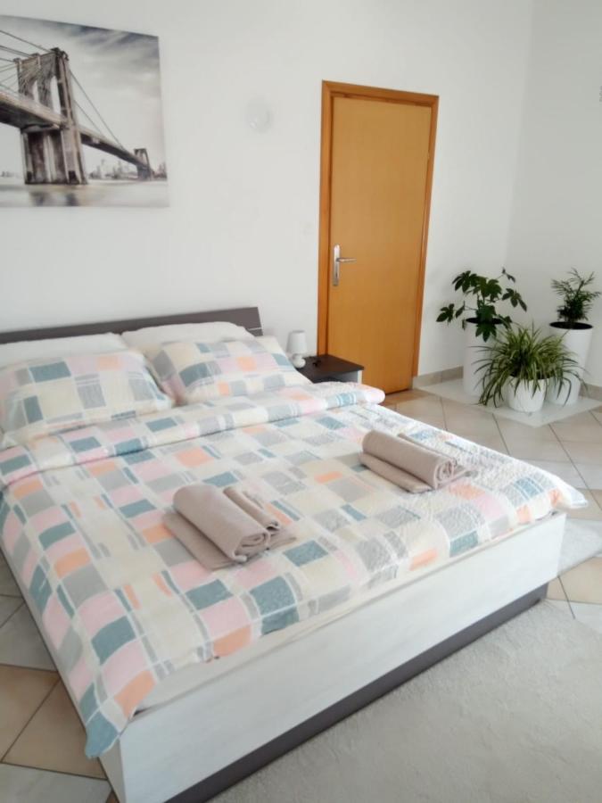 Studio Apartman Kika Otocac Exterior photo